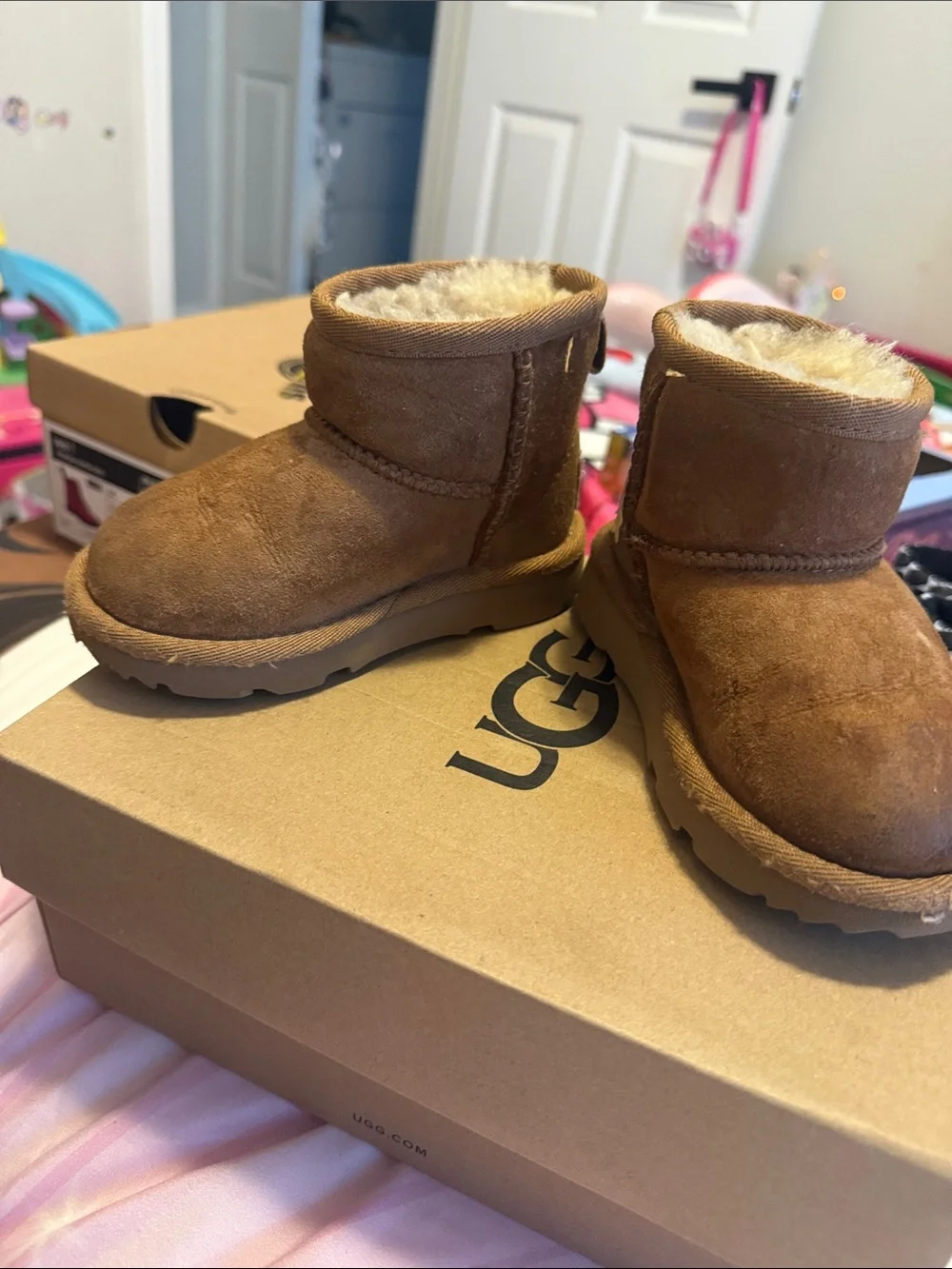 UGG Toddler Classic Short Boot in Chestnut Brown